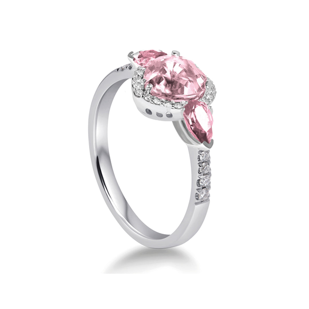 Anello in Oro bianco 18kt con Zaffiri rosa ricreati taglio cuore e taglio goccia e Diamanti accresciuti