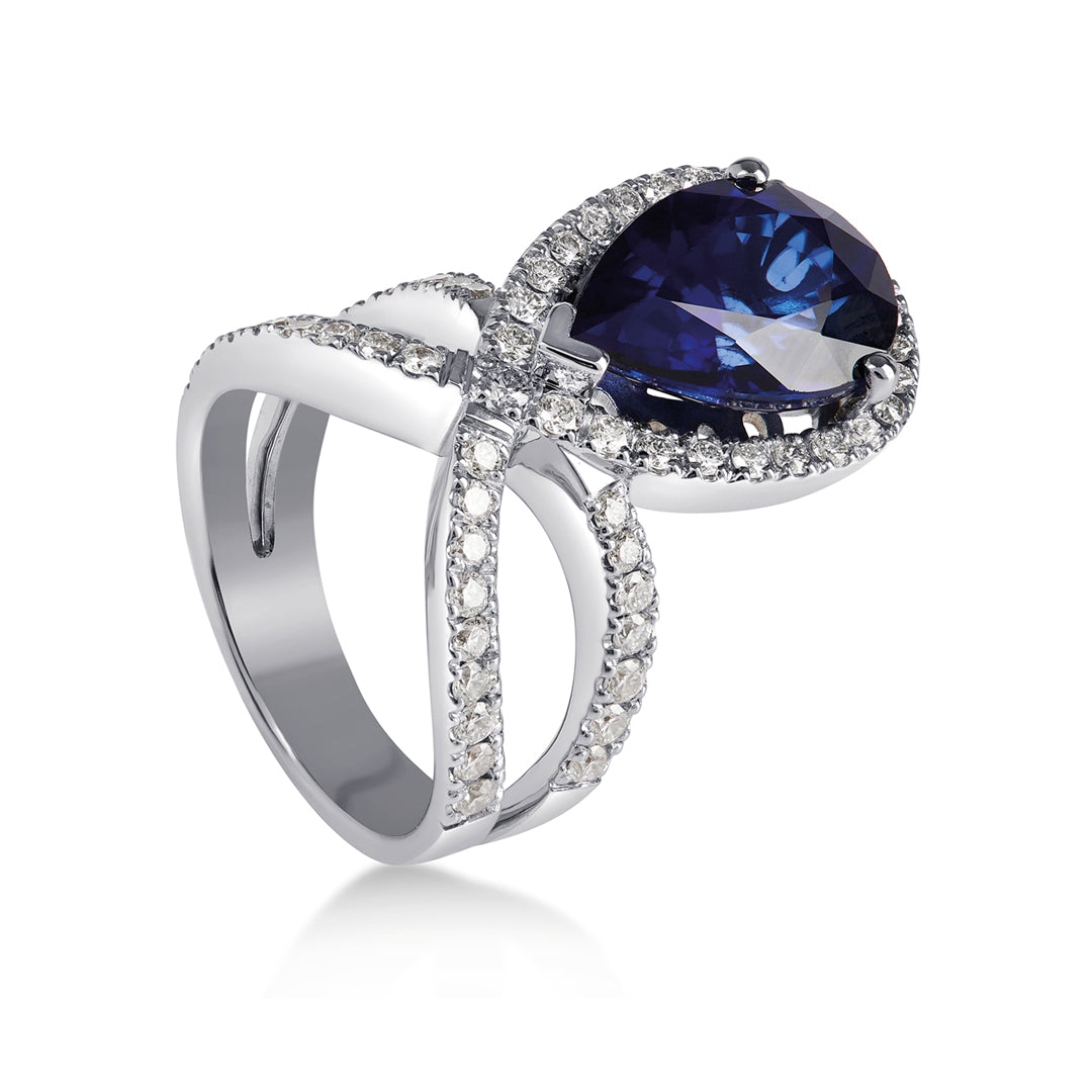 Anello in Oro bianco 18kt con Zaffiro ricreato taglio goccia e Diamanti accresciuti