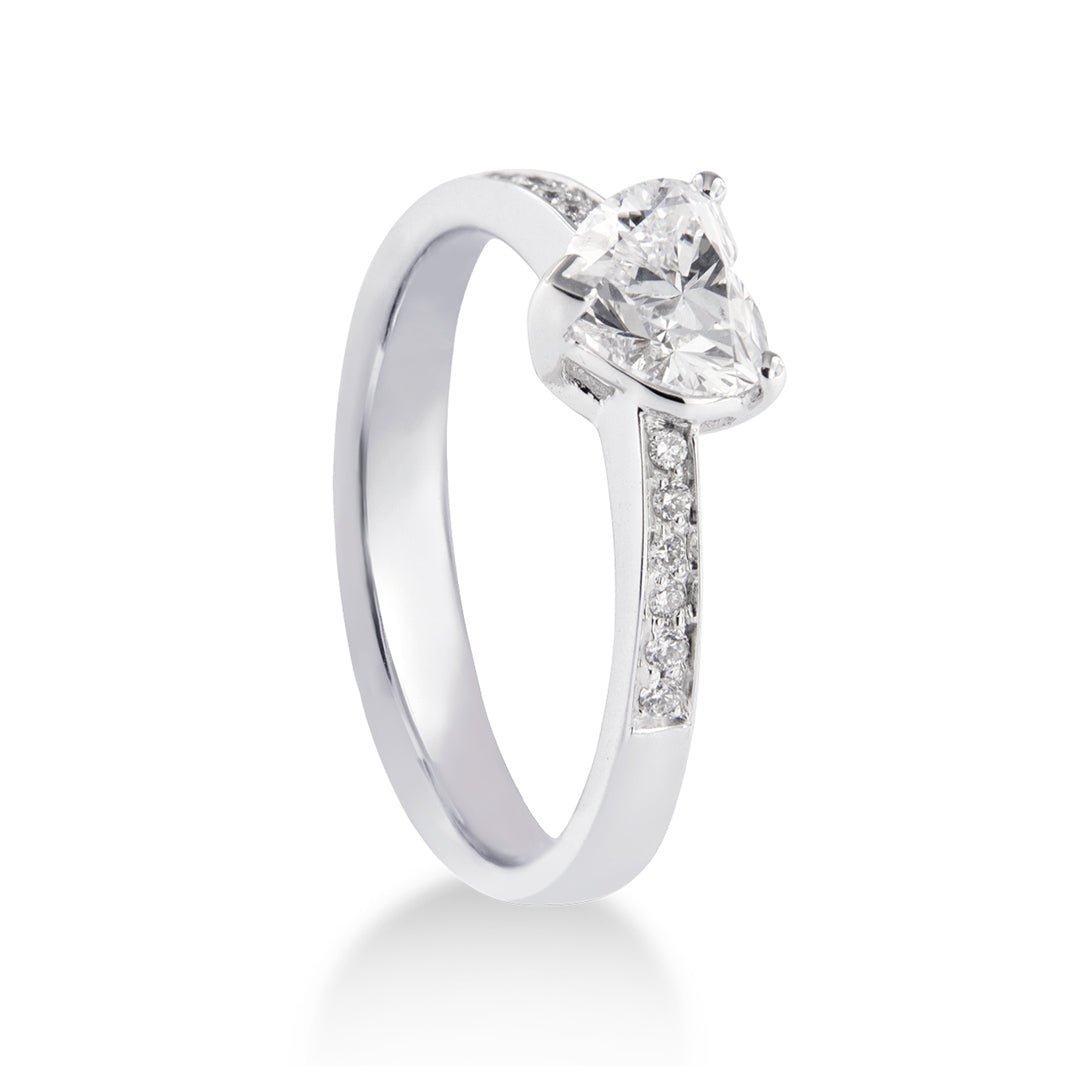 Anello in Oro bianco 18kt con Diamante accresciuto taglio cuore e diamanti